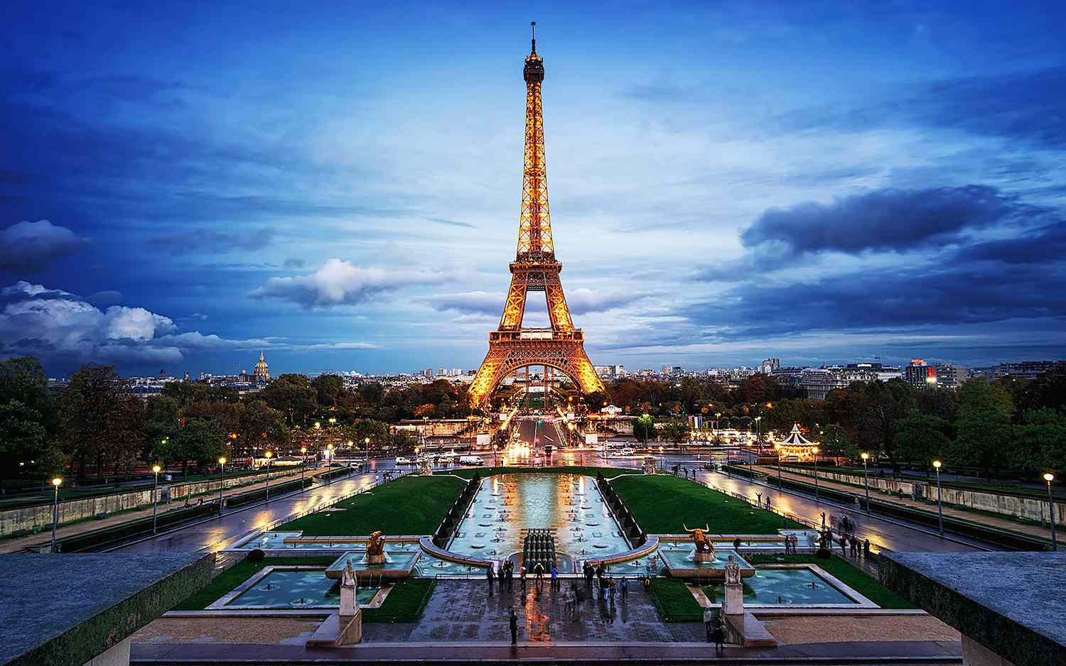 Giới thiệu tháp Eiffel - Biểu tượng của nước Pháp